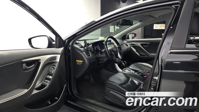 Hyundai AVANTE 2014 — photo 10