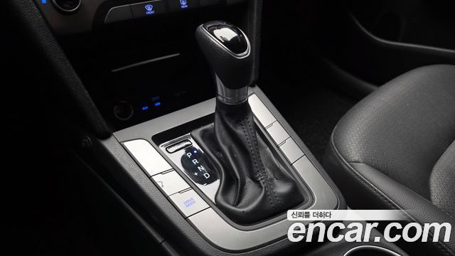 Hyundai AVANTE 2017 — photo 9