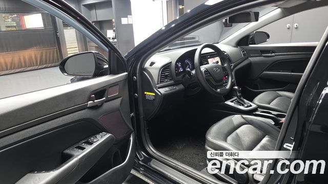 Hyundai AVANTE 2017 — photo 10