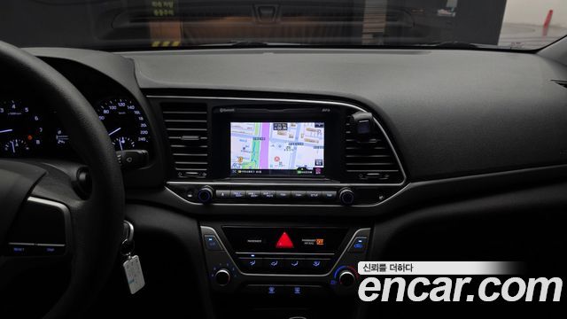 Hyundai AVANTE 2017 — photo 14