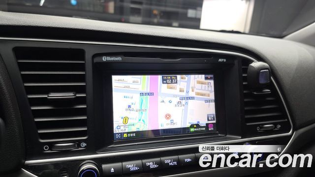 Hyundai AVANTE 2017 — photo 15