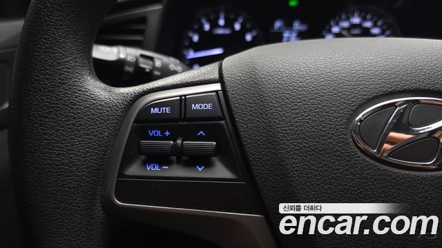 Hyundai AVANTE 2017 — photo 18