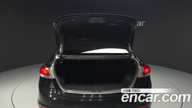 Hyundai AVANTE 2017 — photo 20