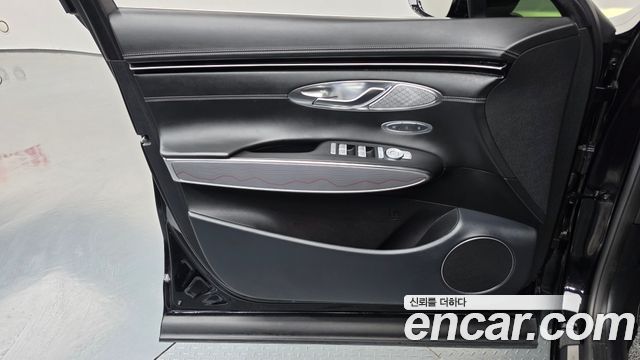 Genesis GV70 2021 — photo 14