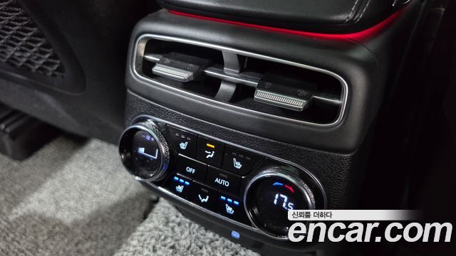 Genesis GV70 2021 — photo 35