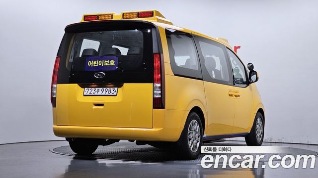 Hyundai Staria 2023 — photo 2