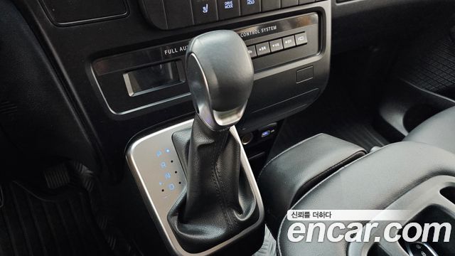 Hyundai Staria 2023 — photo 9