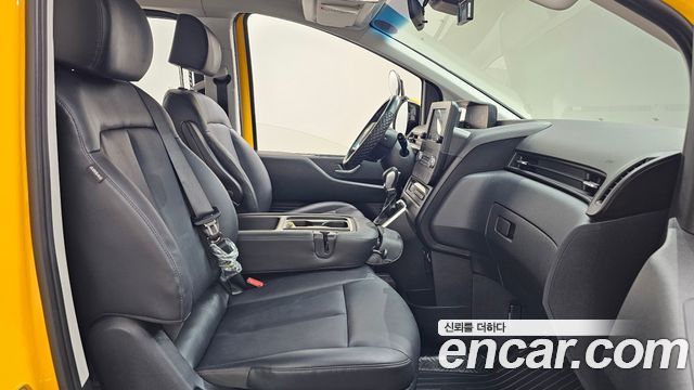 Hyundai Staria 2023 — photo 11