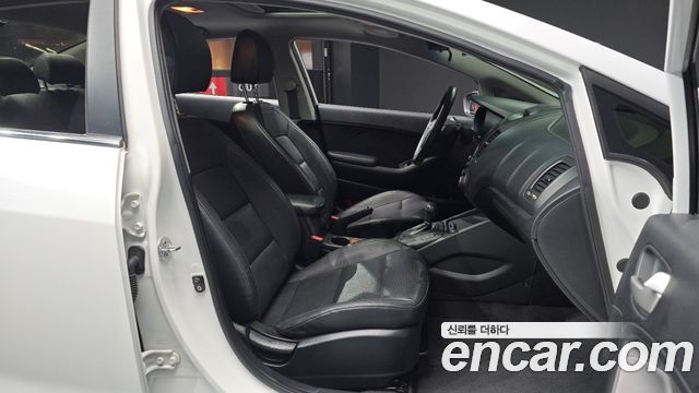 Kia K3 2013 — photo 12