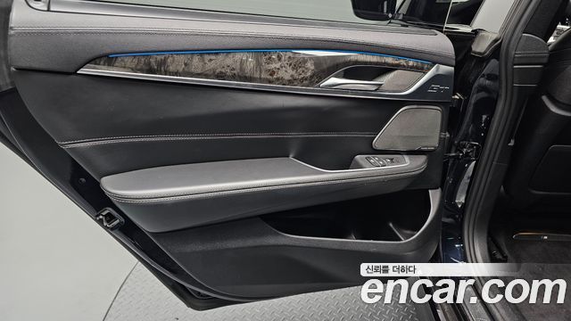 BMW Gran Turismo 2018 — photo 15