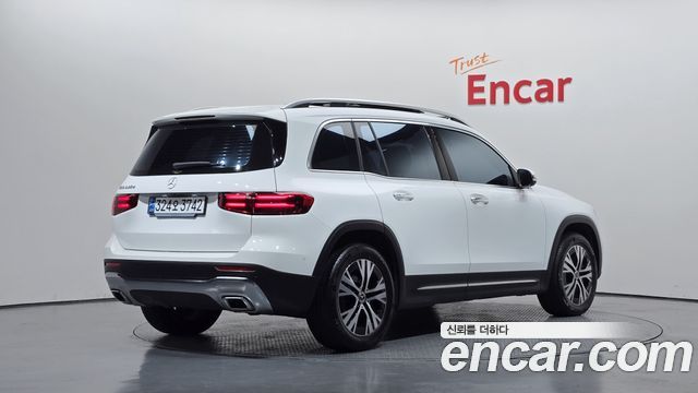 Mercedes-Benz GLB-Class 2024 — photo 2
