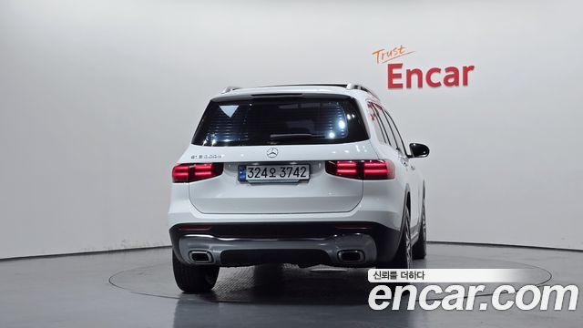 Mercedes-Benz GLB-Class 2024 — photo 4
