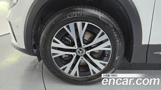 Mercedes-Benz GLB-Class 2024 — photo 5