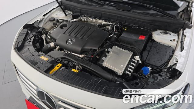 Mercedes-Benz GLB-Class 2024 — photo 6