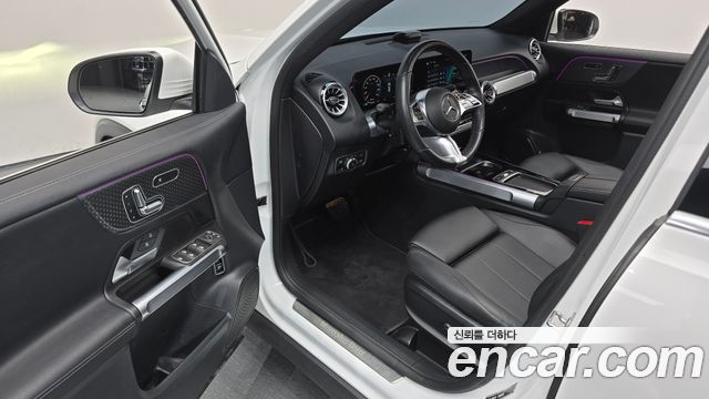 Mercedes-Benz GLB-Class 2024 — photo 10