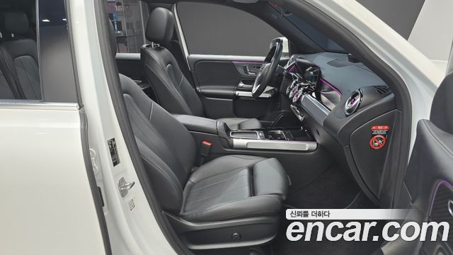 Mercedes-Benz GLB-Class 2024 — photo 11