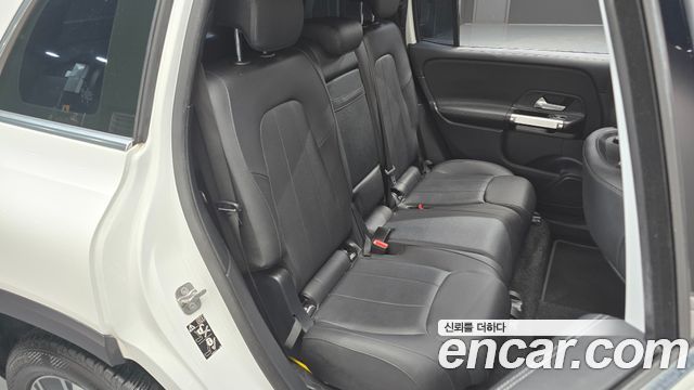 Mercedes-Benz GLB-Class 2024 — photo 12