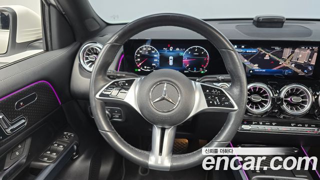 Mercedes-Benz GLB-Class 2024 — photo 13