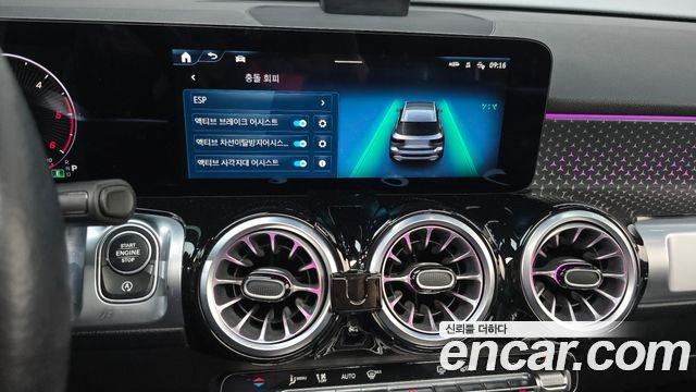 Mercedes-Benz GLB-Class 2024 — photo 14