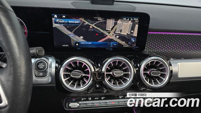 Mercedes-Benz GLB-Class 2024 — photo 15