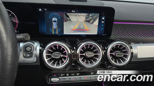 Mercedes-Benz GLB-Class 2024 — photo 16