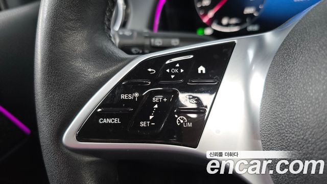 Mercedes-Benz GLB-Class 2024 — photo 17