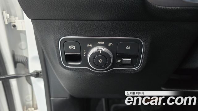 Mercedes-Benz GLB-Class 2024 — photo 18