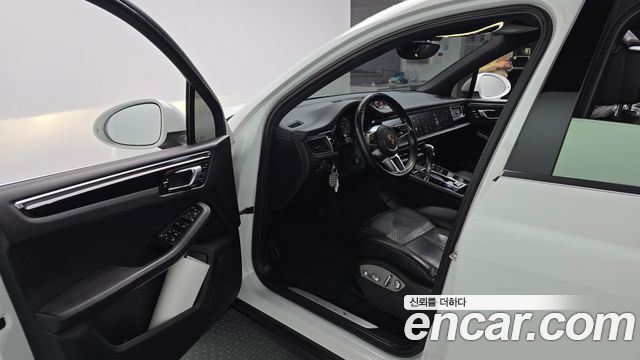 Porsche Macan 2017 — photo 13