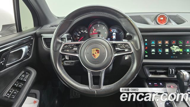 Porsche Macan 2017 — photo 19