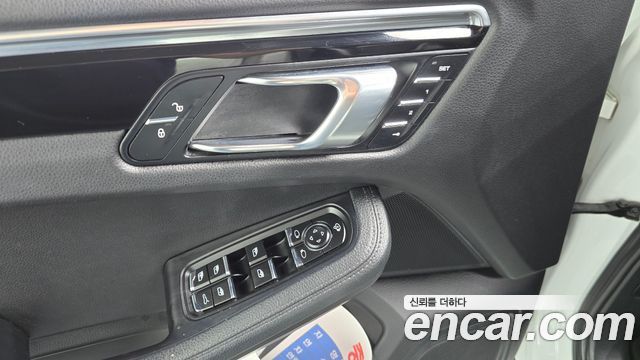 Porsche Macan 2017 — photo 26