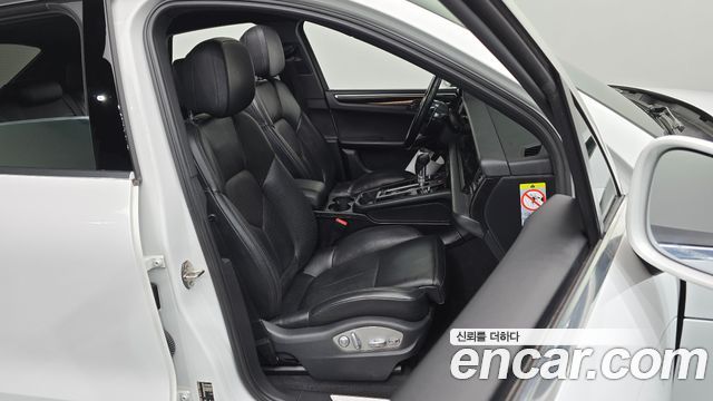 Porsche Macan 2017 — photo 16