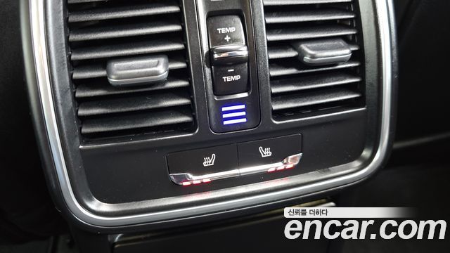 Porsche Macan 2017 — photo 28