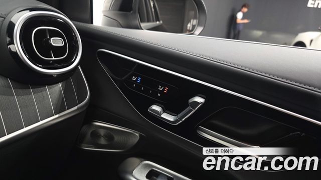 Mercedes-Benz GLC-Class 2024 — photo 28