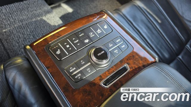 Hyundai Equus 2010 — photo 16