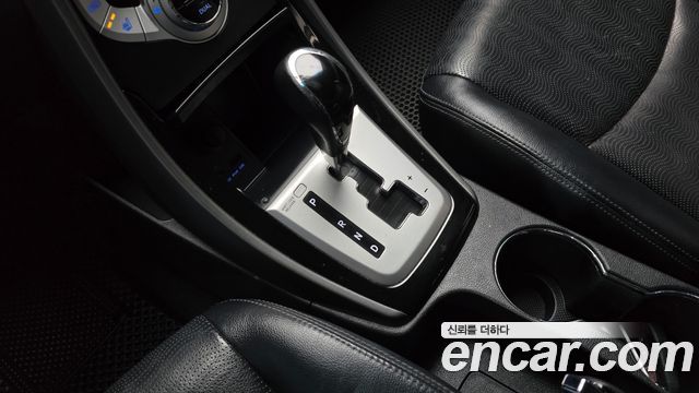 Hyundai AVANTE 2011 — photo 9
