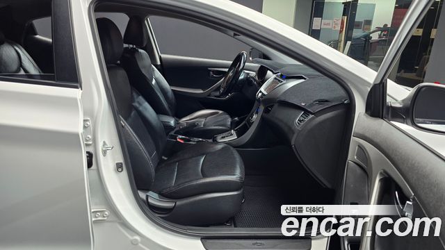 Hyundai AVANTE 2011 — photo 11