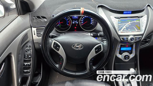 Hyundai AVANTE 2011 — photo 13