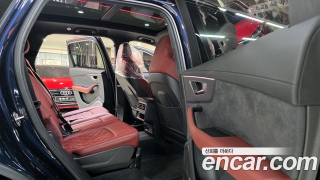 Audi SQ7 2026 — photo 12