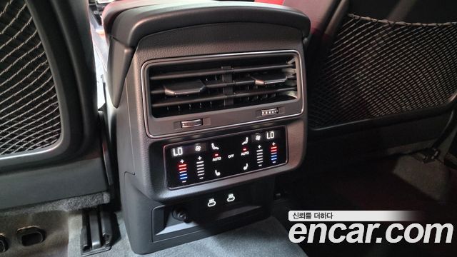 Audi SQ7 2026 — photo 19