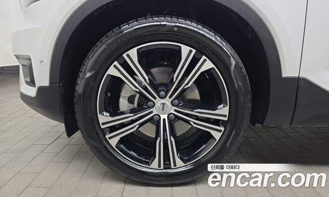 Volvo XC40 2021 — photo 5