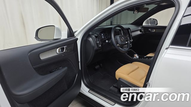 Volvo XC40 2021 — photo 13