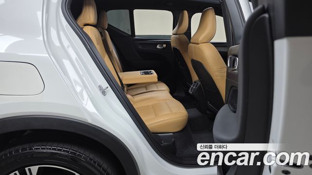 Volvo XC40 2021 — photo 17