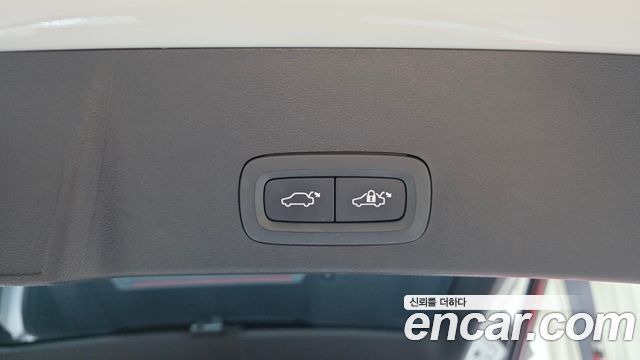 Volvo XC40 2021 — photo 24