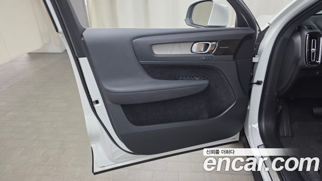 Volvo XC40 2021 — photo 14