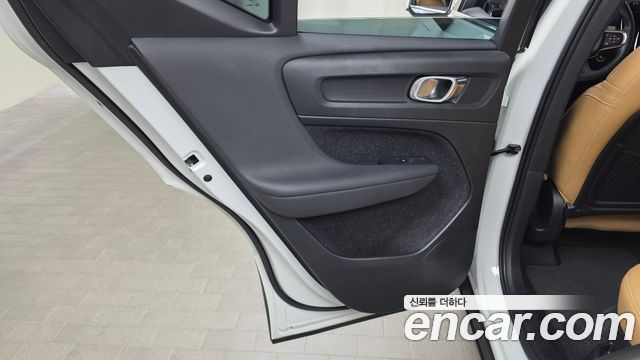Volvo XC40 2021 — photo 15