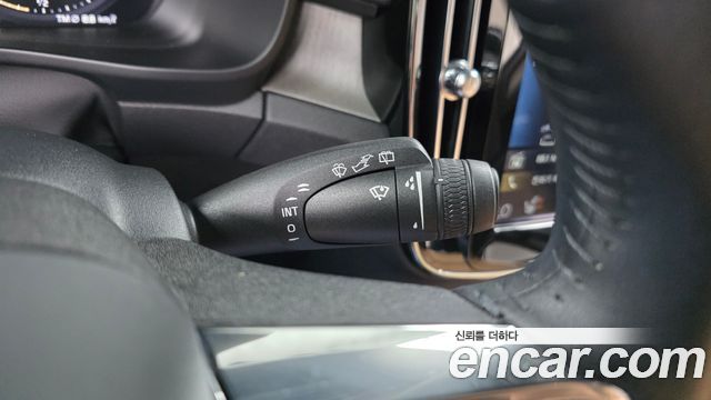 Volvo XC40 2021 — photo 28
