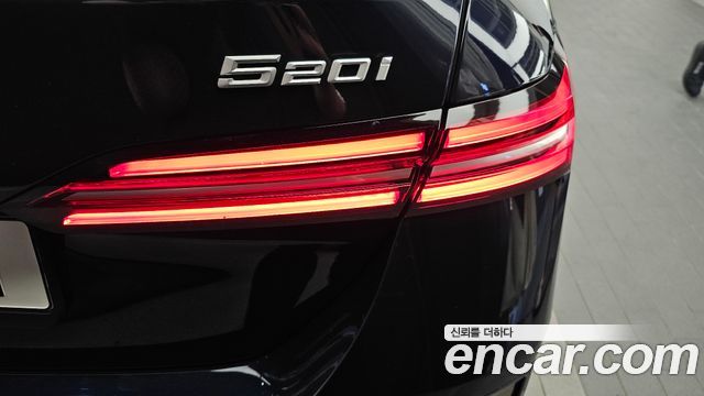 BMW 5-Series 2026 — photo 9