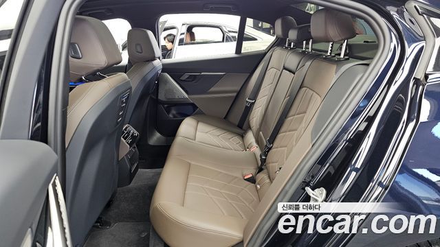 BMW 5-Series 2026 — photo 16
