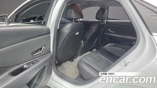 Hyundai AVANTE 2021 — photo 17