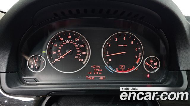 BMW 5-Series 2012 — photo 11